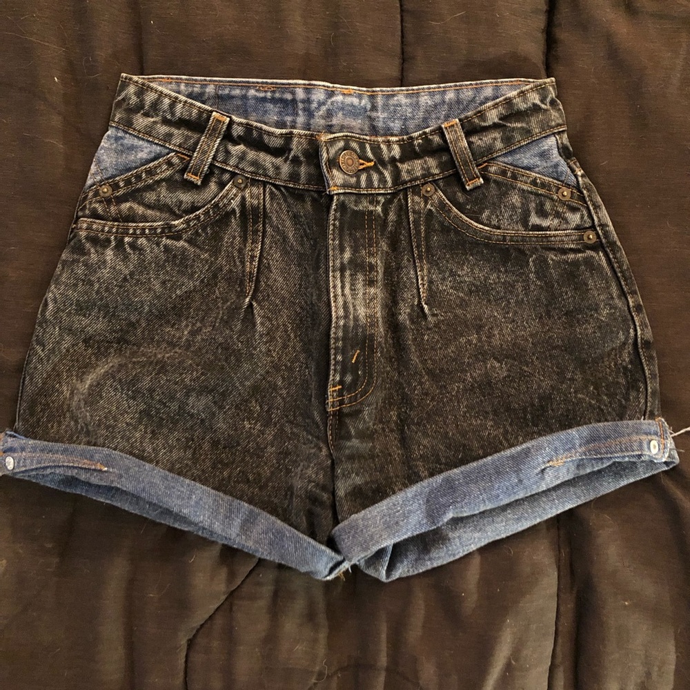 Levi’s cut off unique denim shorts